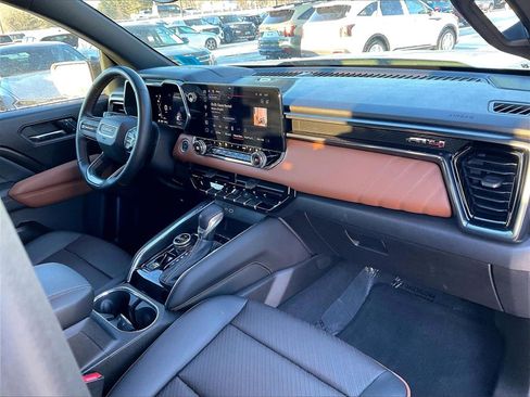 Used 2024 GMC Canyon AT4 w/ AT4 Premium Package image 13