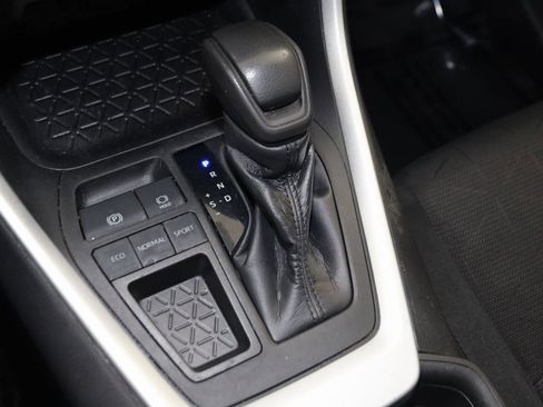 Used 2021 Toyota RAV4 XLE image 7