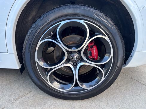 Used 2022 Alfa Romeo Stelvio Veloce AWD/4WD image 19