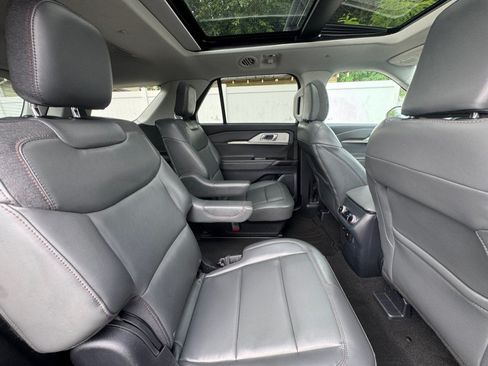 Used 2025 Ford Explorer Active w/ Active Comfort Package AWD/4WD image 35