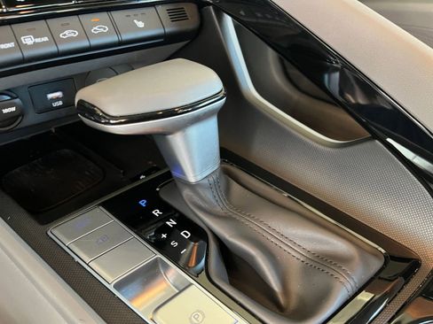 Used 2025 Hyundai Elantra SEL image 41