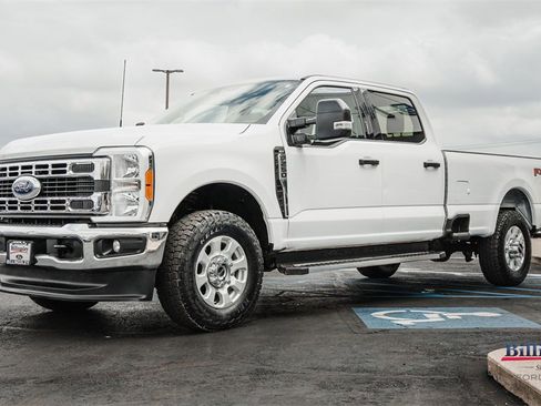 Used 2023 Ford F250 XLT w/ FX4 Off-Road Package image 2