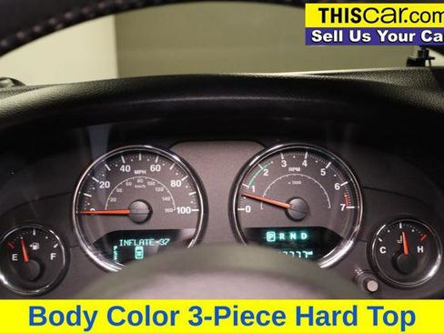 Used 2017 Jeep Wrangler Unlimited Rubicon w/ Connectivity Group image 11