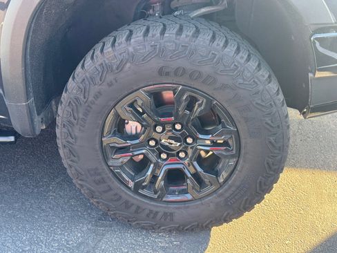 Used 2022 Chevrolet Silverado 1500 ZR2 w/ Technology Package image 6