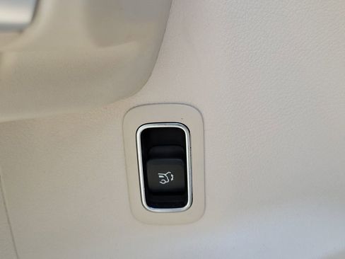 Used 2023 Mercedes-Benz GLB 250 image 20