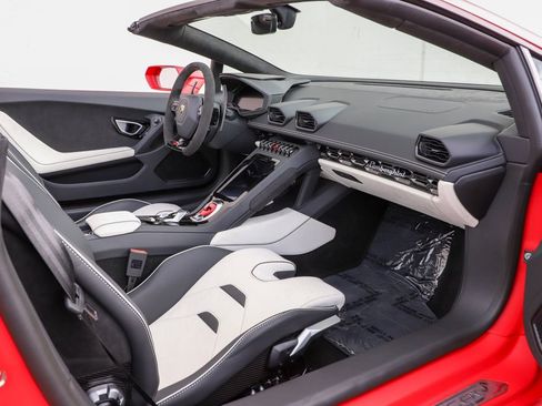 Used 2024 Lamborghini Huracan EVO image 10