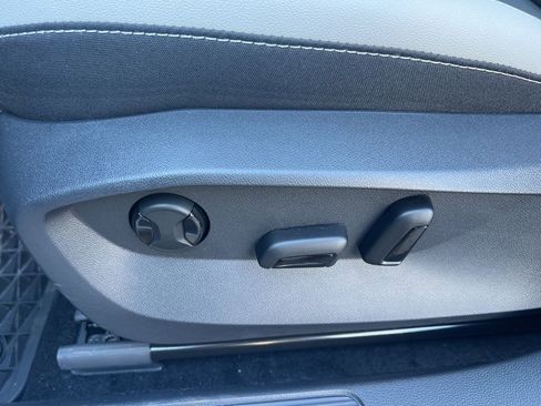 New 2025 Volkswagen Taos SE image 17