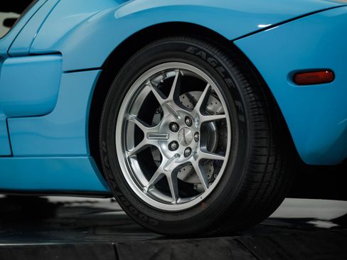 Used 2006 Ford GT image 29