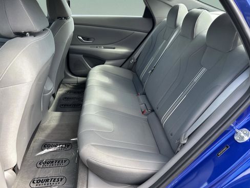 Used 2023 Hyundai Elantra SEL w/ Convenience Package image 18
