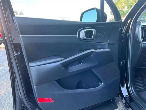 Used 2025 Kia Sorento S AWD/4WD image 9