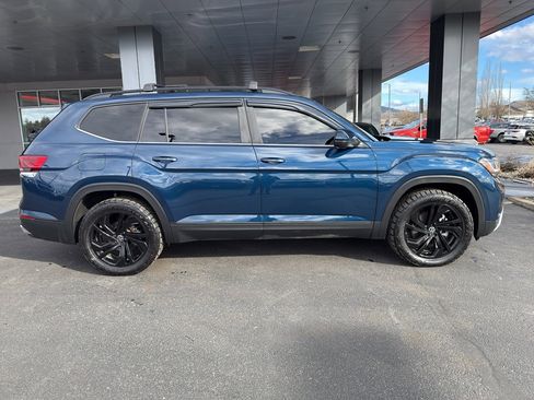 Used 2023 Volkswagen Atlas SE image 3