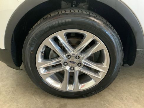 Used 2017 Ford Explorer XLT w/ Equipment Group 202A AWD/4WD image 52