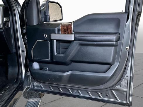 Used 2015 Ford F150 Platinum w/ Equipment Group 701A Luxury AWD/4WD image 22