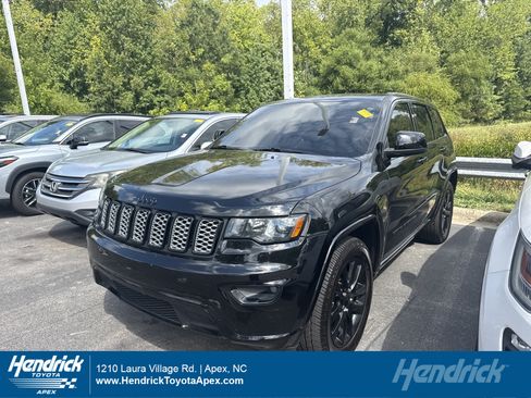 Used 2021 Jeep Grand Cherokee Laredo X RWD image 1