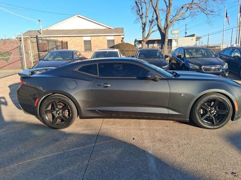 Used 2016 Chevrolet Camaro LT w/ Technology Package image 4