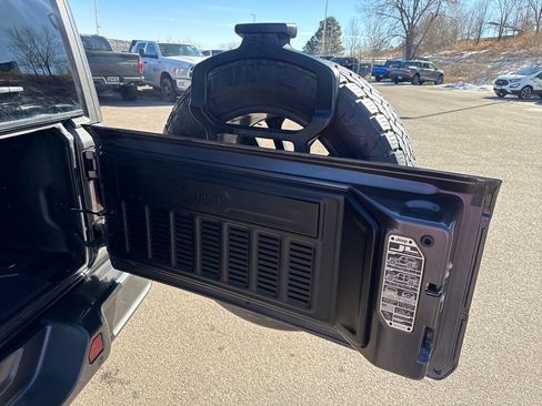 Used 2021 Jeep Wrangler Unlimited Sahara image 11