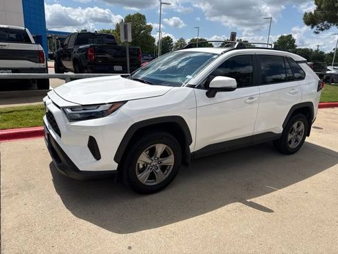 Used 2025 Toyota RAV4 XLE w/ Convenience Package FWD image 2