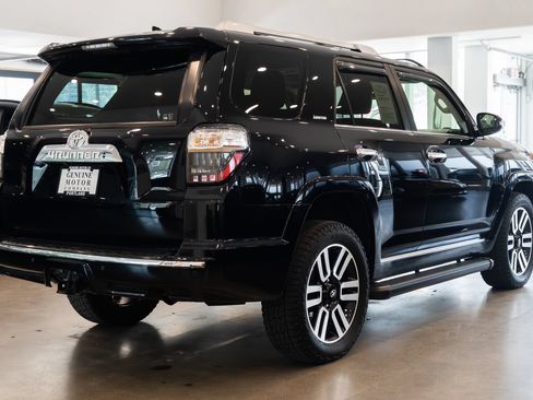 Used 2022 Toyota 4Runner Limited AWD/4WD image 4