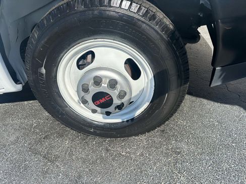 Used 2021 GMC Savana 3500 Extended w/ Power Convenience Package image 18