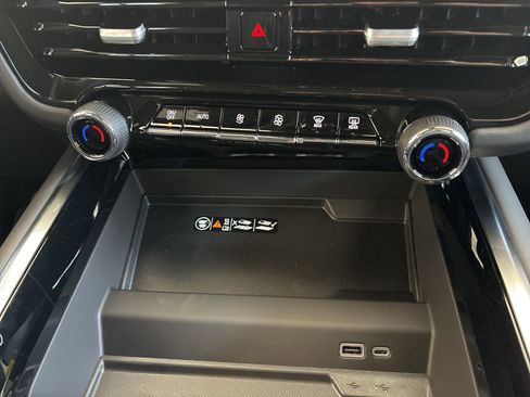 New 2026 Chevrolet Suburban Premier w/ Sun And Tow Package image 17