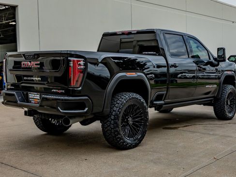 Used 2025 GMC Sierra 2500 AT4X AWD/4WD image 10
