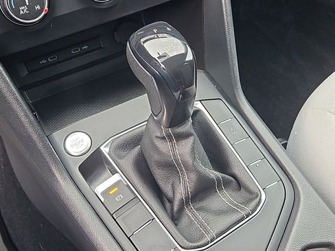 Certified 2022 Volkswagen Taos S image 18