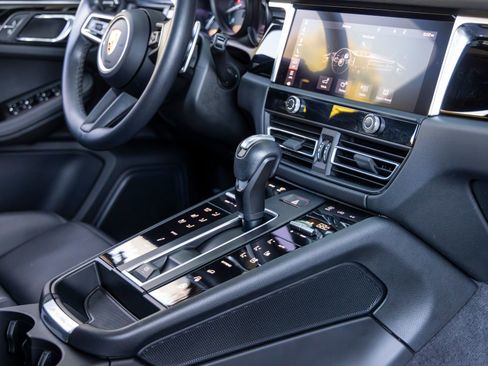 Certified 2024 Porsche Macan AWD/4WD image 57