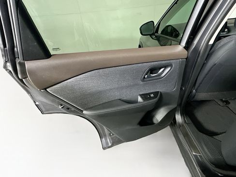 Used 2023 Nissan Rogue SV image 25