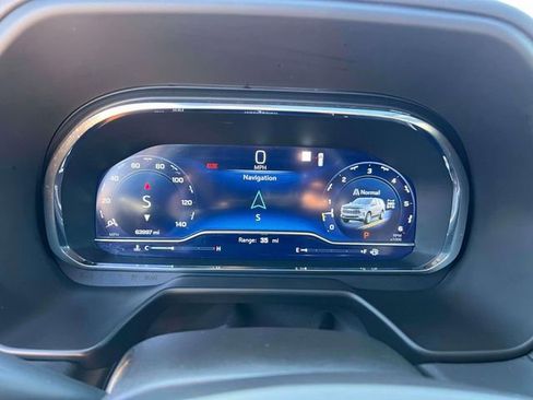 Used 2022 Chevrolet Tahoe LT w/ Luxury Package image 27