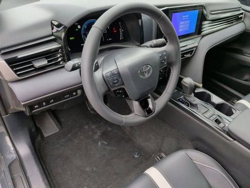 Used 2025 Toyota Camry SE w/ Convenience Package FWD image 17