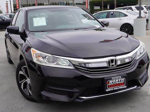 Used 2017 Honda Accord LX image 2