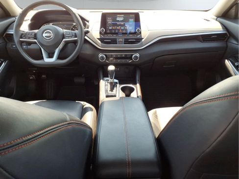 Used 2025 Nissan Altima 2.5 SR FWD image 14