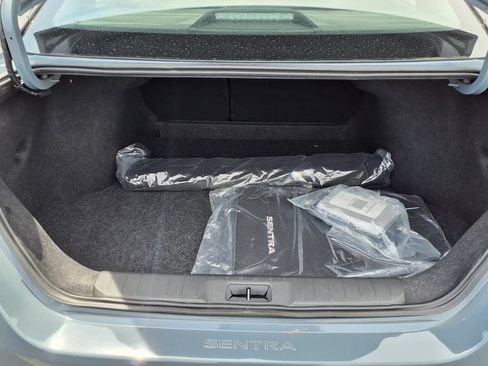 Used 2025 Nissan Sentra SR w/ SR Premium Package FWD image 27