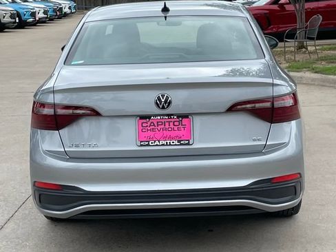Used 2024 Volkswagen Jetta SE FWD image 5