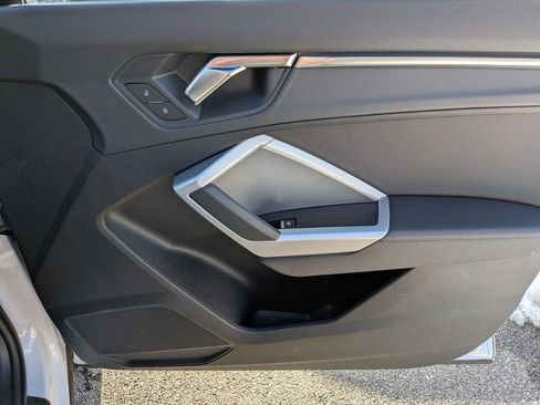 Used 2025 Audi Q3 2.0T Premium w/ Convenience Package image 32