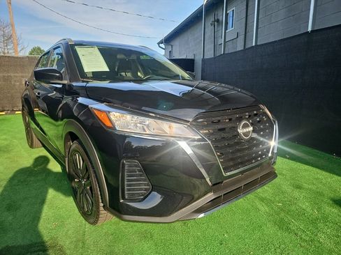 Used 2022 Nissan Kicks SV FWD image 1