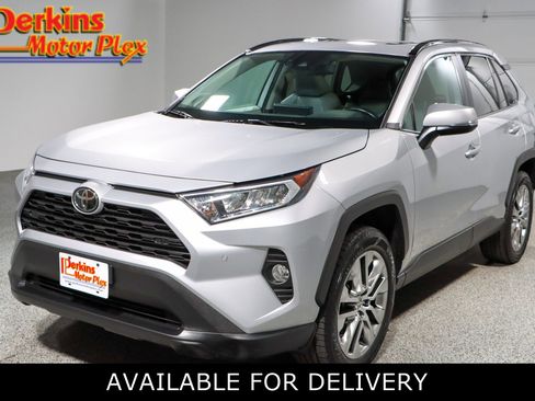 Used 2021 Toyota RAV4 XLE Premium image 1