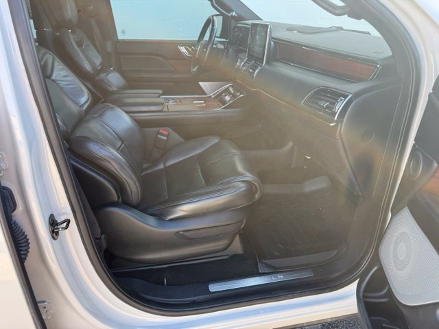 Used 2021 Lincoln Navigator Reserve w/ Luxury Package AWD/4WD image 22
