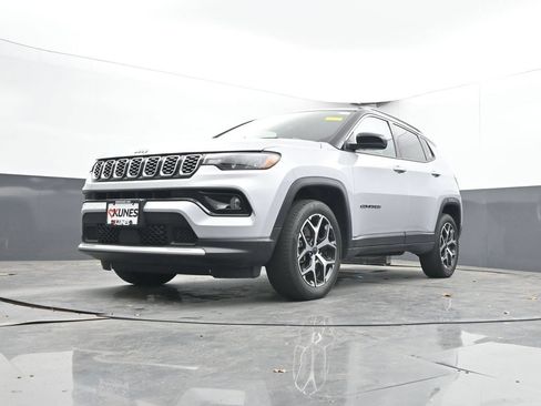 Used 2025 Jeep Compass Limited AWD/4WD image 49