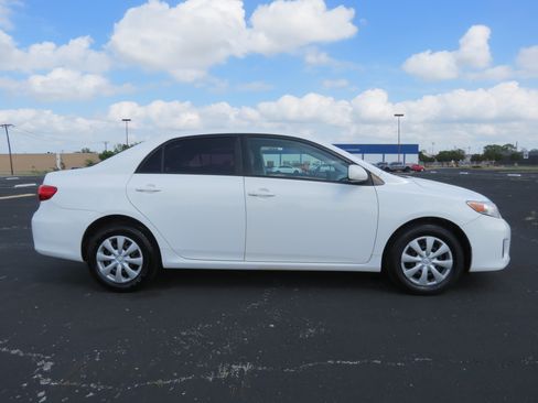 Used 2011 Toyota Corolla LE image 4