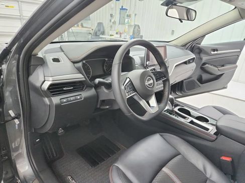Used 2025 Nissan Altima 2.5 SR FWD image 18