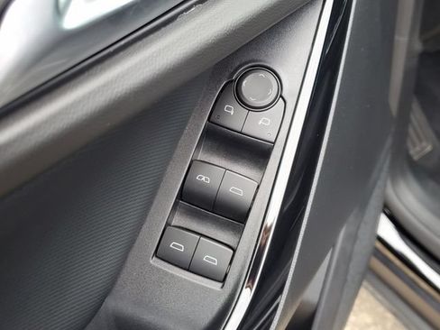 Used 2026 Chevrolet Equinox LT FWD image 17