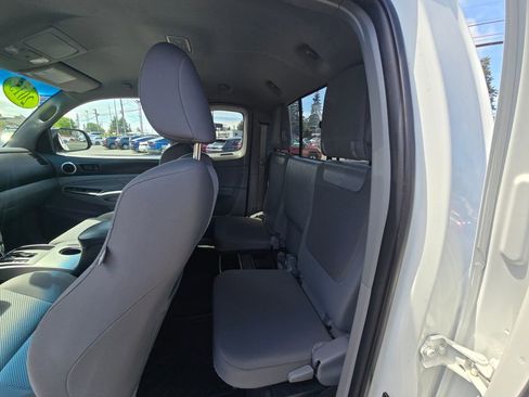 Used 2015 Toyota Tacoma 4x4 Access Cab V6 w/ TRD Off-Road Package image 16