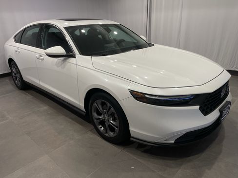 Used 2023 Honda Accord EX image 3