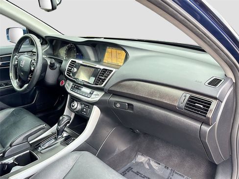 Used 2015 Honda Accord Touring image 30