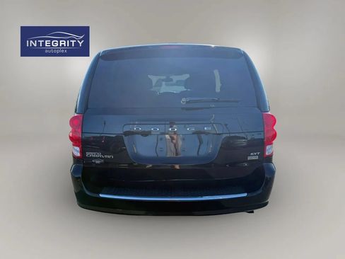Used 2019 Dodge Grand Caravan SXT FWD image 4