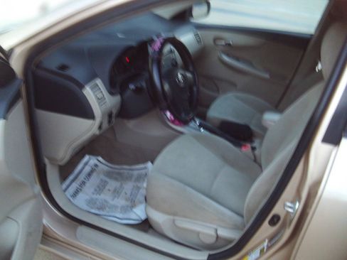 Used 2011 Toyota Corolla LE FWD image 16