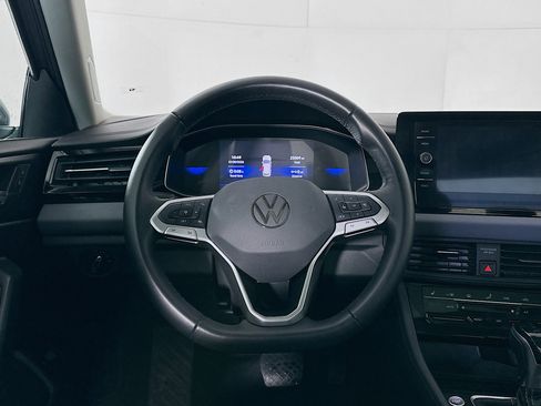 Used 2025 Volkswagen Jetta SE image 18