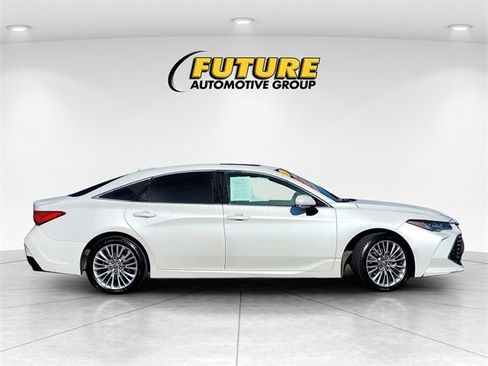 Certified 2022 Toyota Avalon Limited image 4