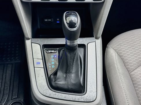 Used 2020 Hyundai Elantra SE FWD image 23